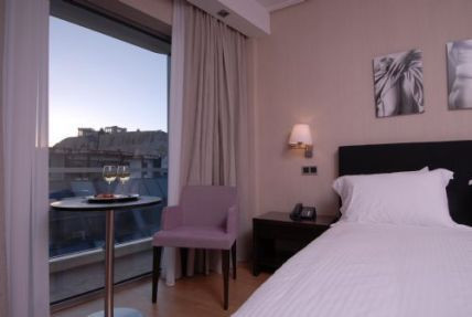 Ραγδαία μείωση στην πληρότητα των ξενοδοχείων της Αθήνας