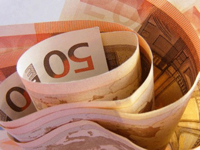 Το ΕΤΧΣ συγκέντρωσε 3 δισ. ευρώ για Ιρλανδία και Πορτογαλία