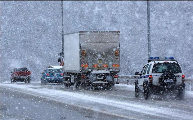 Με προβλήματα οι μετακινήσεις σε δυτική Μακεδονία και Ήπειρο λόγω χιονοθύελλας