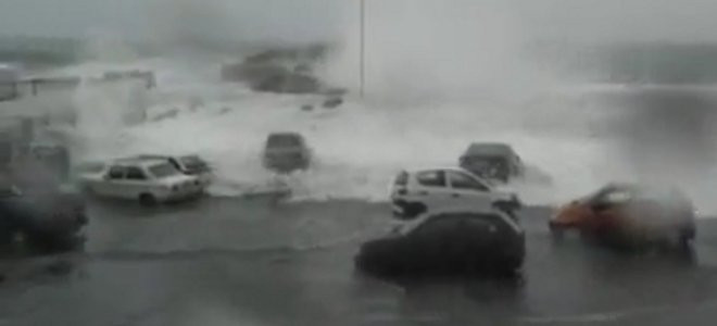 Τήνος: Ζημιές προκλήθηκαν στο λιμάνι από ισχυρό “τσουνάμι”