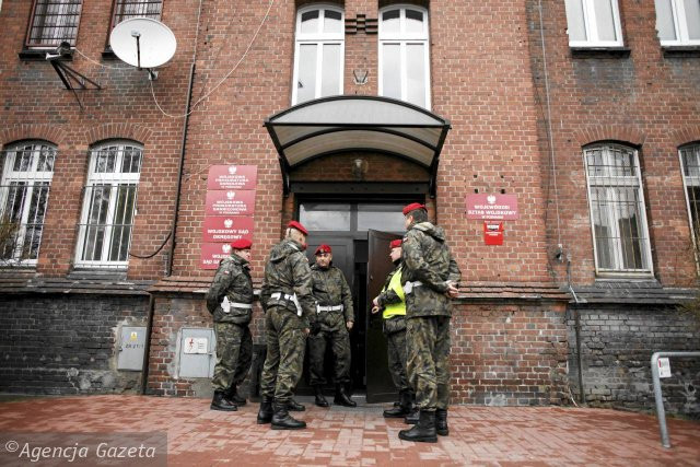 Πολωνός στρατιωτικός εισαγγελέας αποπειράθηκε να αυτοκτονήσει σε συνέντευξη Τύπου