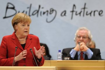 ILO: Οι χαμηλοί μισθοί στη Γερμανία προκάλεσαν την κρίση του ευρώ