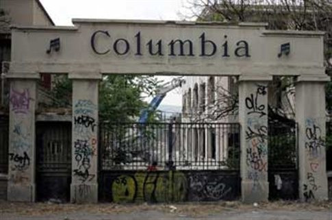 Επιχείρηση σκούπα στο παλιό εργοστάσιο της Columbia