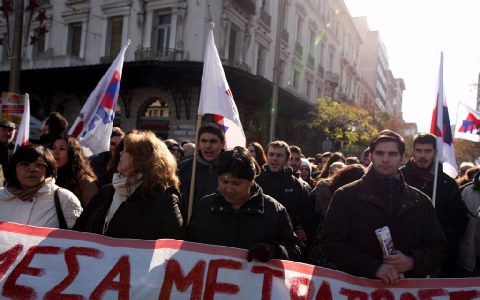 Συγκέντρωση του ΠΑΜΕ έξω από το Μέγαρο Μαξίμου