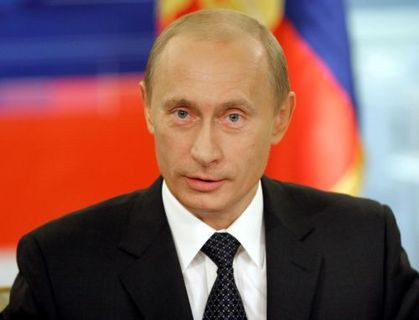 Αυξήσεις σε μισθούς και συντάξεις υπόσχεται εν όψει εκλογών ο Πούτιν