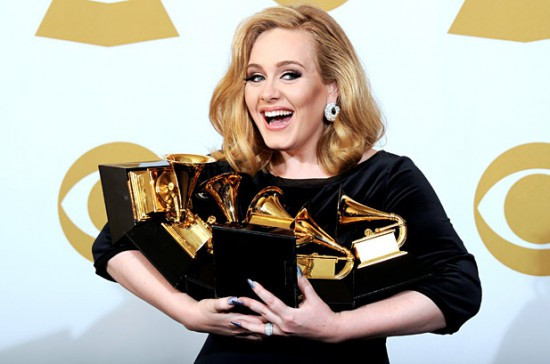 H Adele θριαμβεύτρια στα Grammy