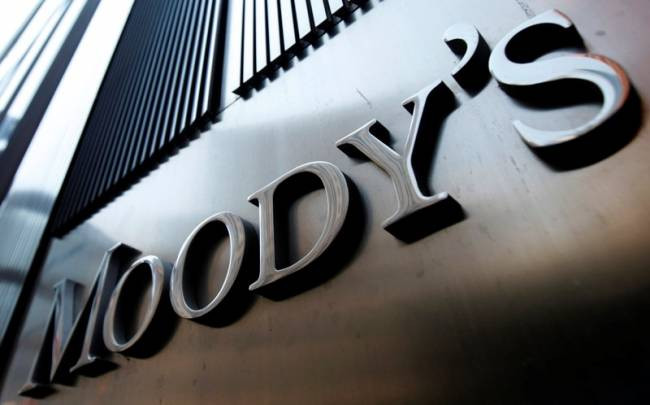 «Υπό επιτήρηση» από τη Moody’s 114 ευρωπαϊκές τράπεζες