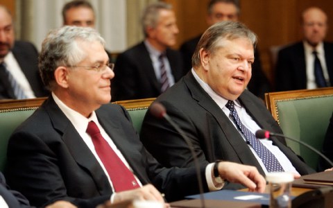 Εν αναμονή της έκδοσης απόφασης για την ανταλλαγή των ομολόγων