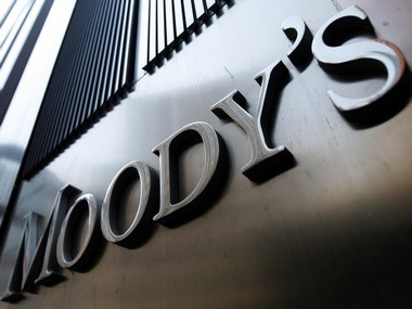 Moody’s: Υψηλός παραμένει ο κίνδυνος μιας στάσης πληρωμών