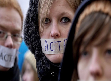 «Όχι» στην «ACTA» με τις υπογραφές 2,4 εκ. ανθρώπων