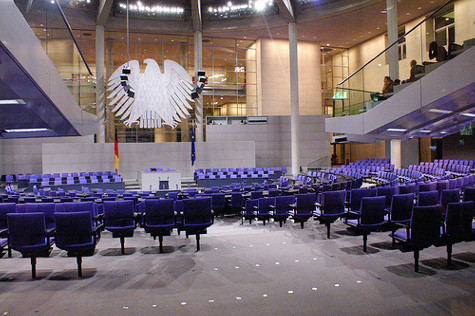 Εξηγήσεις για τα εμβάσματα των Ελλήνων βουλευτών ζητά η Γερμανία