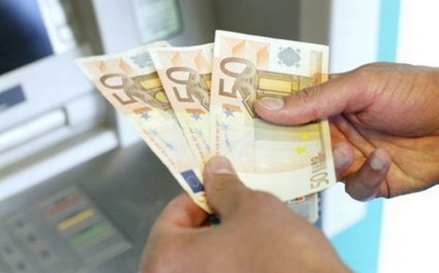 Κατάσχεση τραπεζικών λογαριασμών για χρέη στην εφορία άνω των 4.000 ευρώ