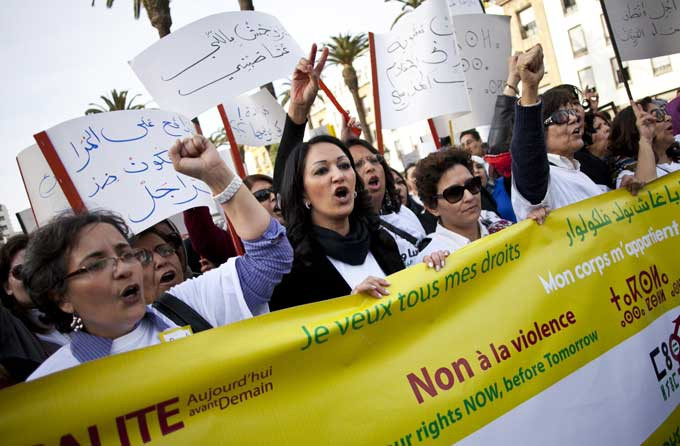 Μαρόκο: Οργή για τον νόμο που επιτρέπει στον βιαστή να νυμφεύεται το θύμα του