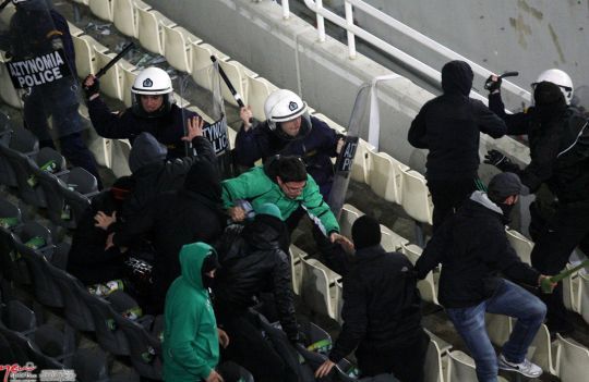 Διεκόπη οριστικά το Παναθηναϊκός-Ολυμπιακός σε σκηνικό χουλιγκανισμού