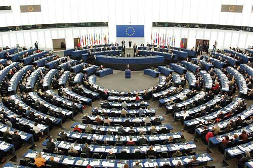 Ευρωκοινοβούλιο «καλεί» τρόικα σε απολογία για τη λιτότητα
