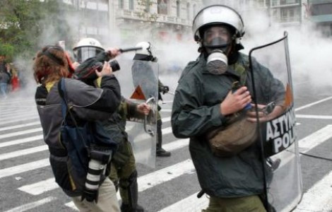 «Εμπόλεμη ζώνη» η Αθήνα για τους ρεπόρτερ