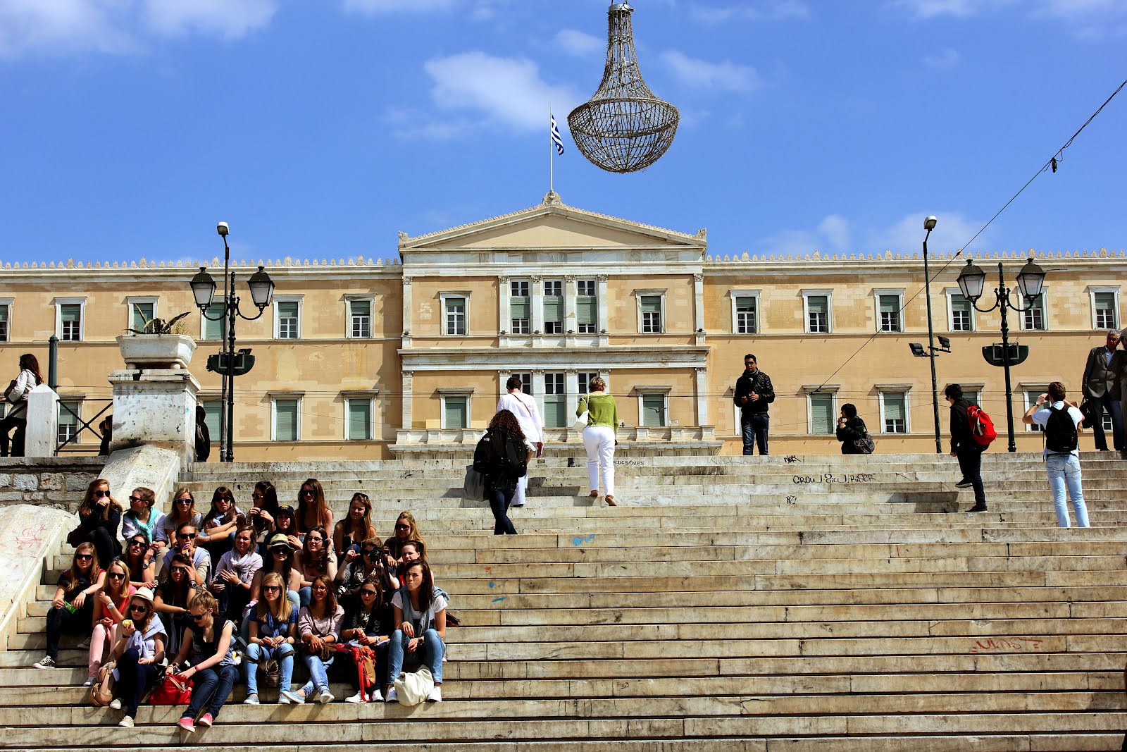 Προεκλογικός πυρετός: Ψηφοδέλτια, υποσχέσεις και φοβέρες