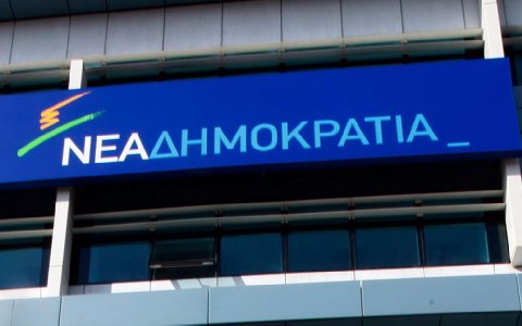 Υποψήφιοι εγκαταλείπουν τη «γαλάζια πολυκατοικία»