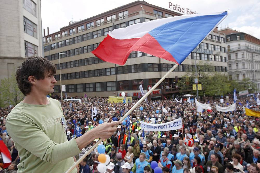 Διαλύεται ο κυβερνητικός συνασπισμός στην Τσεχία. Ενδεχόμενη προκήρυξη πρόωρων εκλογών