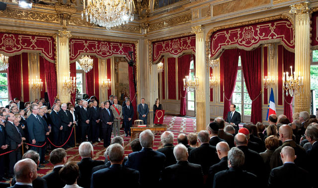 Μειώσεις στους μισθούς υπουργών και προέδρου στη Γαλλία