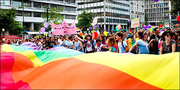 Athens Pride 2012: «Αγάπα με, είναι δωρεάν»