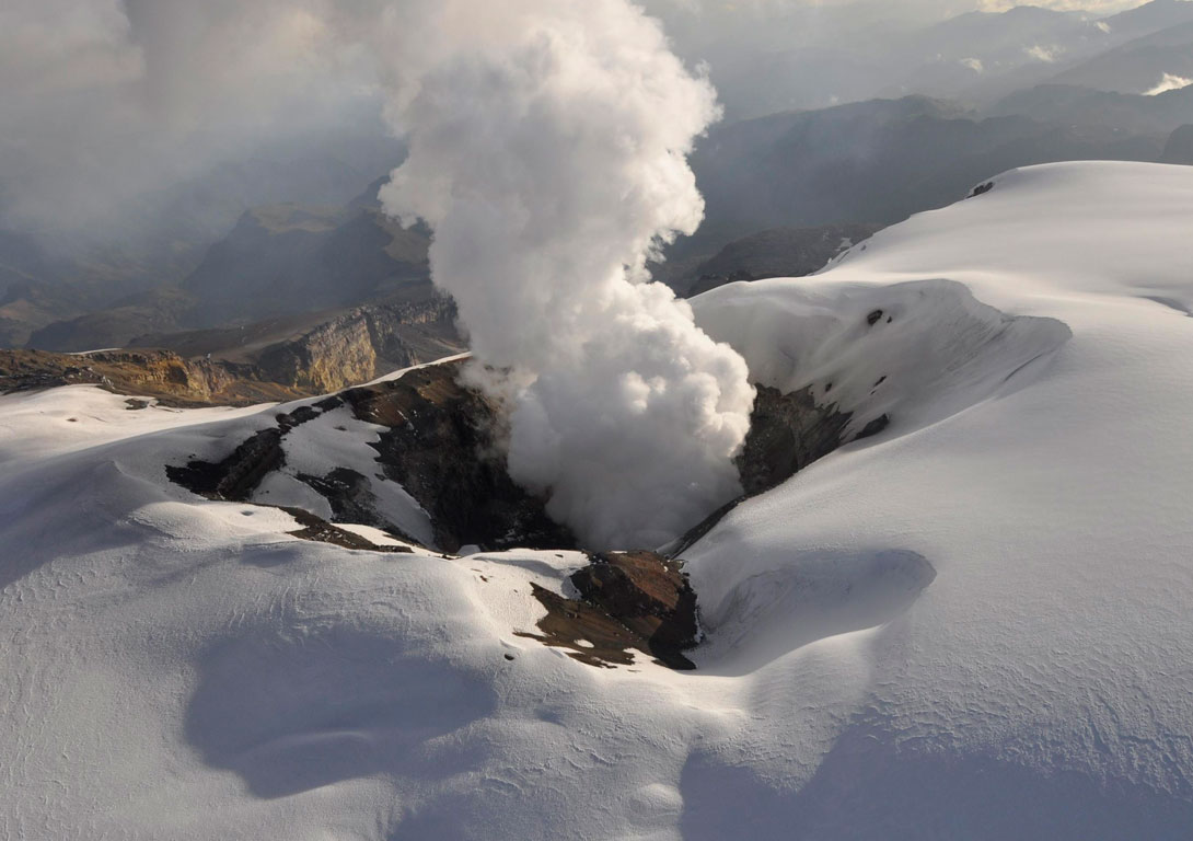 Εκκενώνονται οι περιοχές στο ηφαίστειο Nevado del Ruiz στην Κολομβία