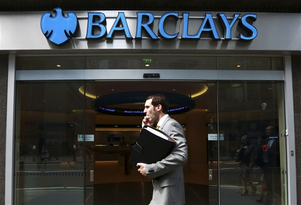 Barclays: Ποιος καλύπτει ποιον