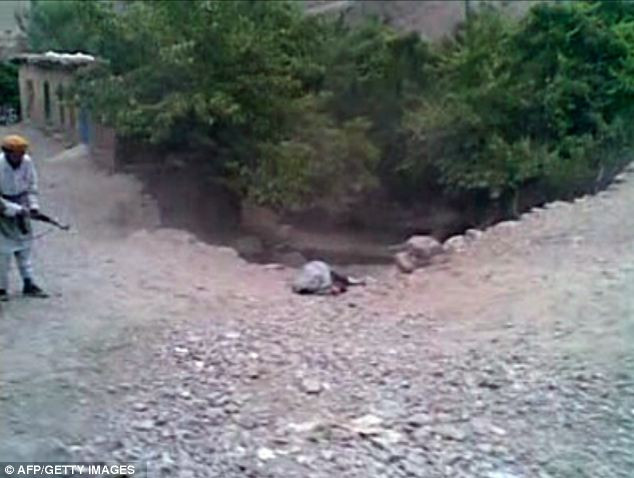Σοκαριστικό βίντεο με δημόσια εκτέλεση γυναίκας στο Αφγανιστάν