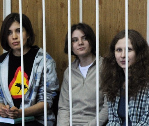 Ξεκίνησε η δίκη των Pussy Riot για την «πανκ προσευχή» κατά Πούτιν