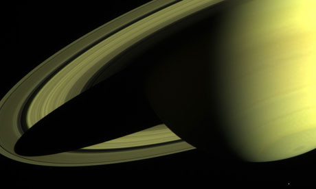 Xιονοστιβάδες στο δορυφόρο του Κρόνου ίσως εξηγήσουν τις κατολισθήσεις