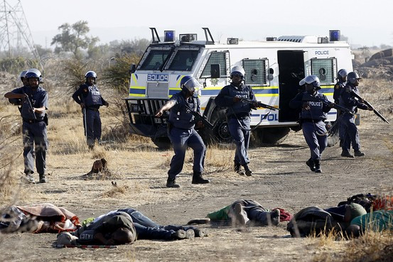 Σφαγή  διαδηλωτών μεταλλωρύχων στη Νότια Αφρική