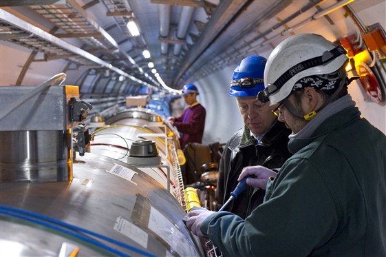Kοντά σε μια μεγάλη ανακάλυψη βρίσκονται oι επιστήμονες του CERN