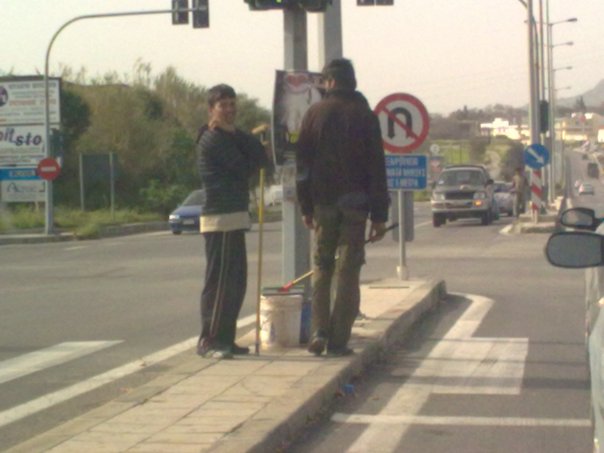 Επιθέσεις της Χρυσής Αυγής στους μετανάστες των φαναριών της Καλαμάτας