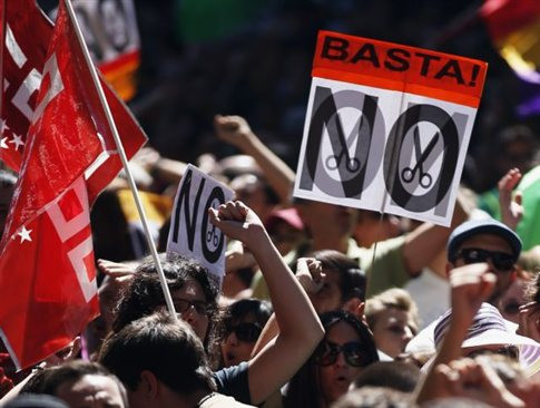 Στους δρόμους βγήκαν Ισπανοί και Πορτογάλοι ενάντια στα μέτρα λιτότητας
