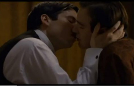 Η ΝΕΤ «έκοψε» το gay φιλί στο Downton Abbey