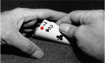 Το πόκερ, ο συμβιβασμός και το ατύχημα. Tου Σταύρου Λυγερού