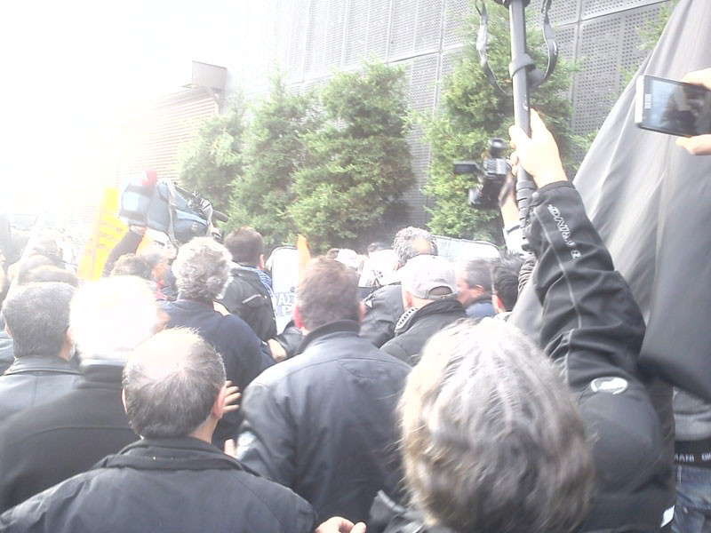 Διαδηλωτές επιτέθηκαν σε γερμανική αντιπροσωπεία στη Θεσσαλονίκη