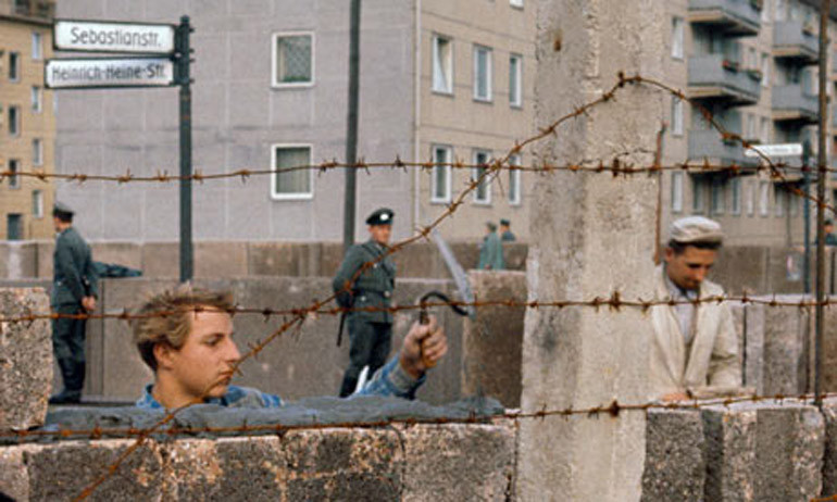Πολιτικοί κρατούμενοι στην Ανατολική Γερμανία έφτιαχαν τα έπιπλα του ΙΚΕΑ