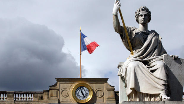 Γαλλία: Ο Economist προειδοποίησε, ο Moody’s εκτέλεσε