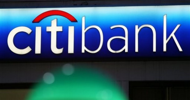 «Λουκέτο» σε 16 καταστήματα και εθελουσία έξοδος στη Citibank
