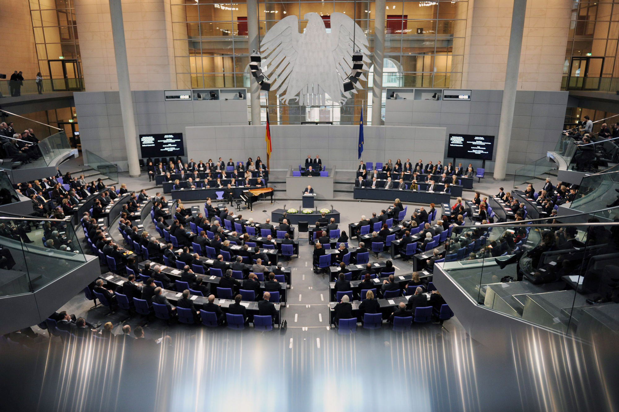 Η γερμανική Βουλή ψηφίζει για τη συμφωνία του Eurogroup