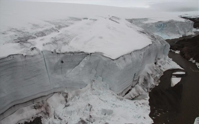 Αρκτική: Μπουκάλι 54 ετών έκρυβε προειδοποίηση για το λιώσιμο των πάγων