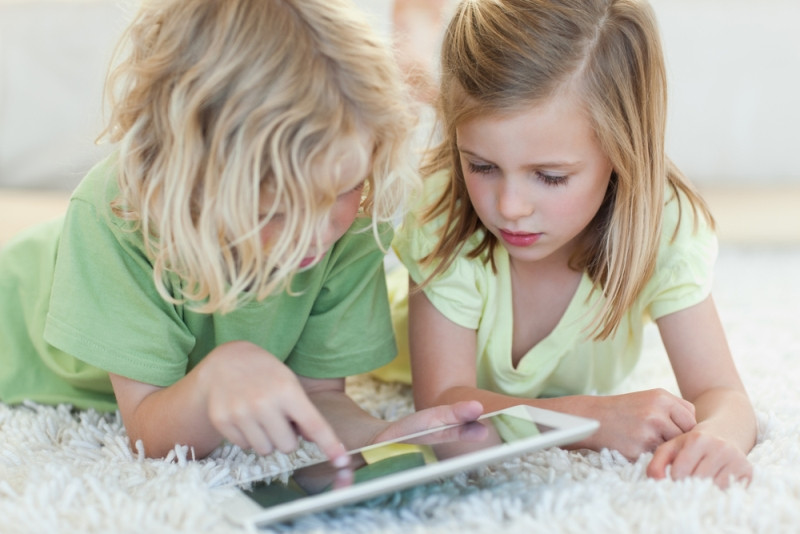 Tα tablets δεν ενισχύουν την εκπαιδευτική ικανότητα των παιδιών