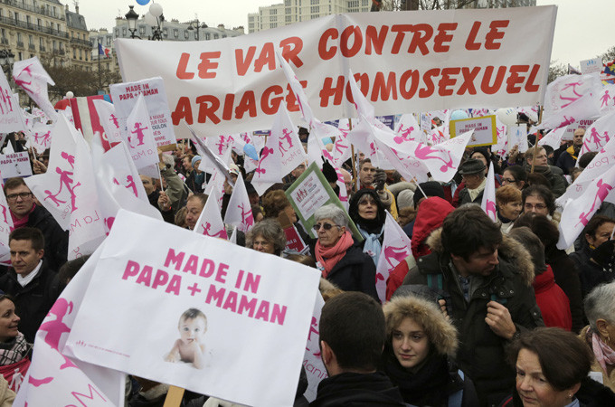 Παρίσι: Μεγάλες διαδηλώσεις ενάντια στο γάμο ομοφυλοφίλων
