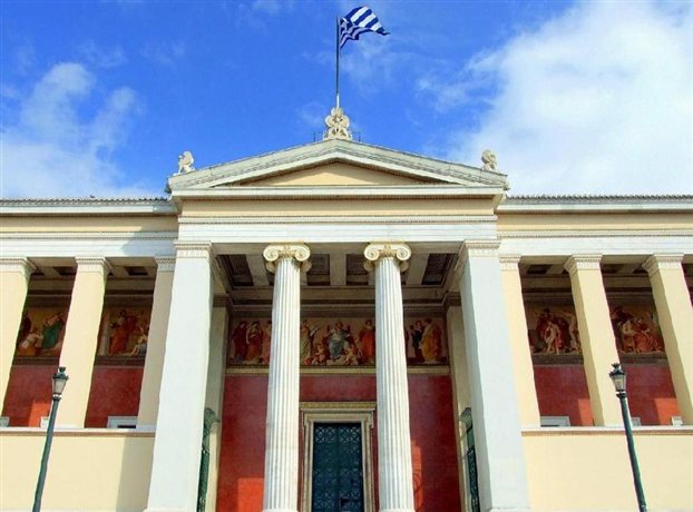 Με καταλήψεις και παραιτήσεις υποδέχονται την «Αθηνά»