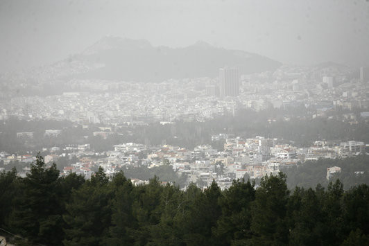Η αφρικανική σκόνη «πνίγει» την Αθήνα