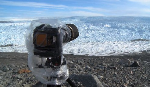 Εντυπωσιακές εικόνες από την αποκόλληση γιγάντιου παγόβουνου