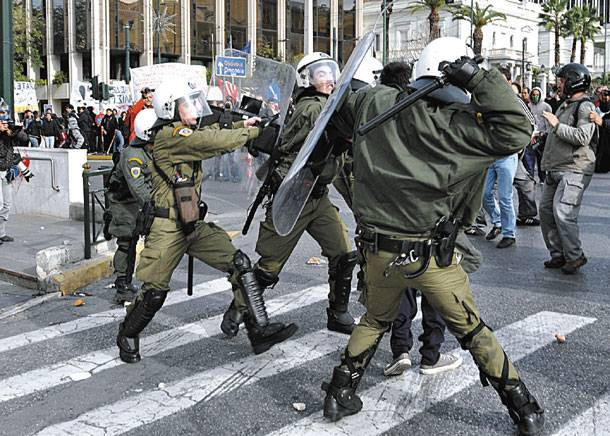 Αυξανόμενη αστυνομική βαρβαρότητα στην Ελλάδα. Της Φραγκίσκας Μεγαλούδη