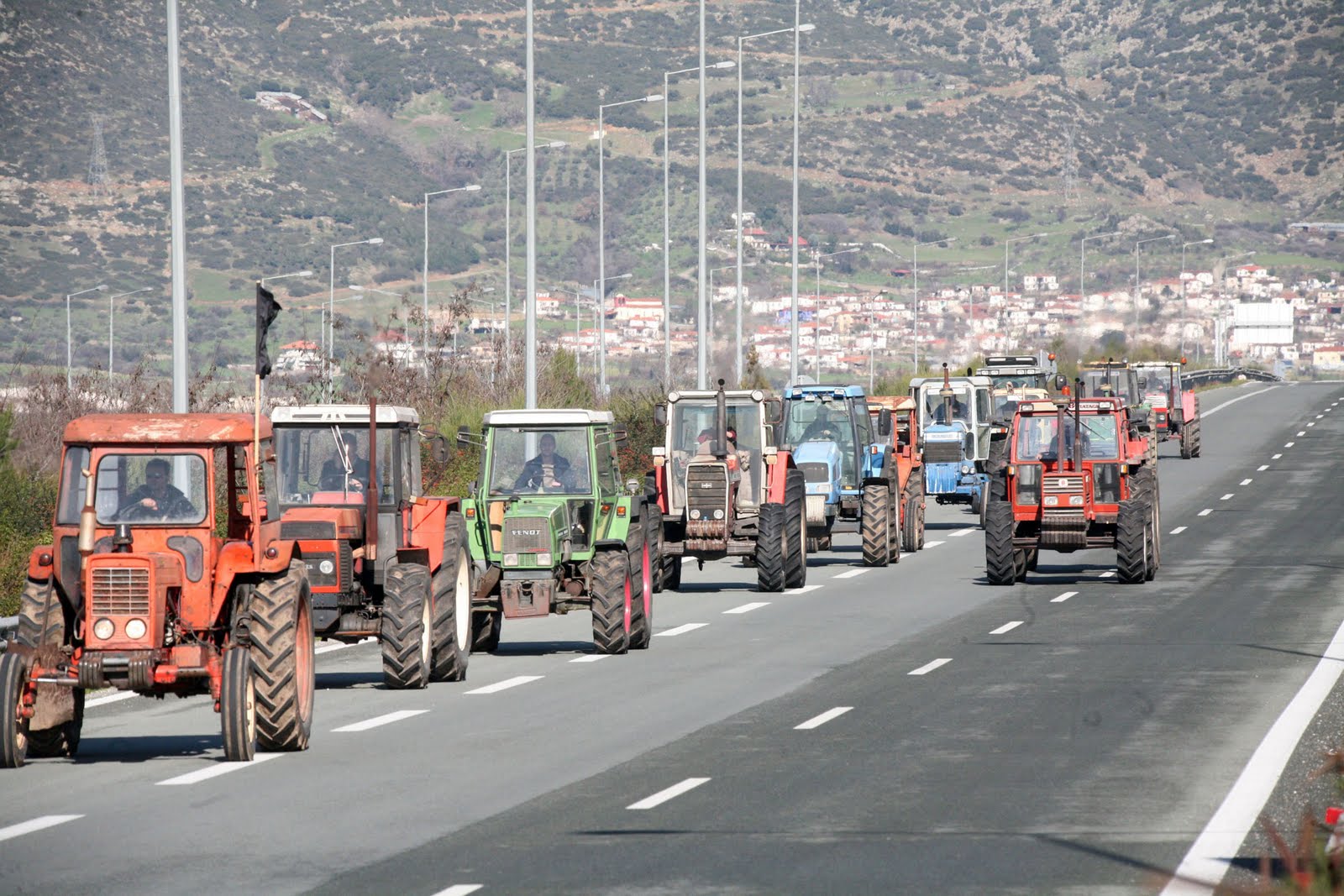 Κλιμάκωση των κινητοποιήσεων αποφάσισαν οι αγρότες