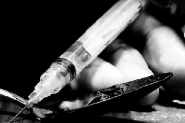 «O νόμος περί ναρκωτικών δεν χτυπά την παράνομη εμπορία»
